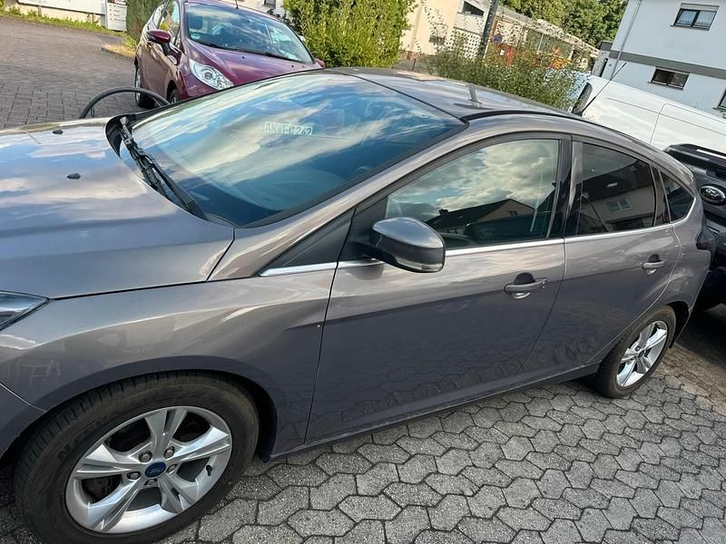 Gebraucht Ford Focus 184 PS (135 kW) 2011 Gold Limousine