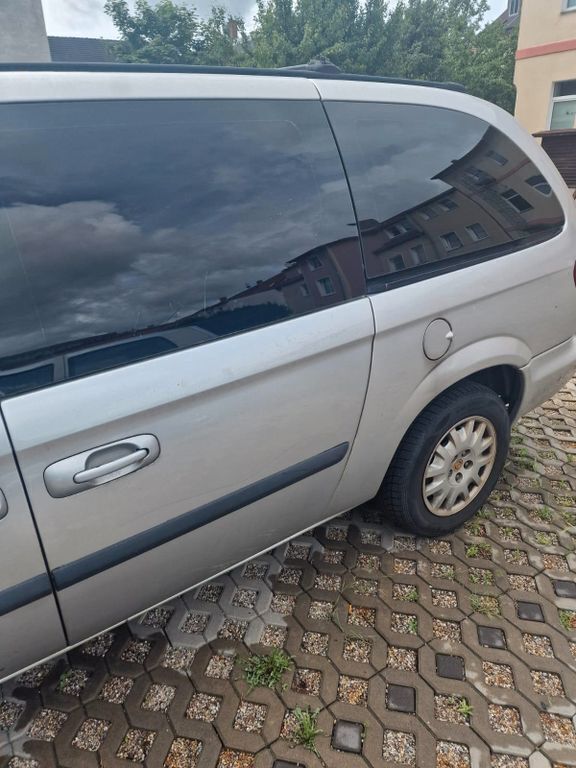 Silber Gebraucht 2004 Chrysler Grand Voyager Van / Kleinbus | 1.390 € (Fairer Preis) - Bild 1/4