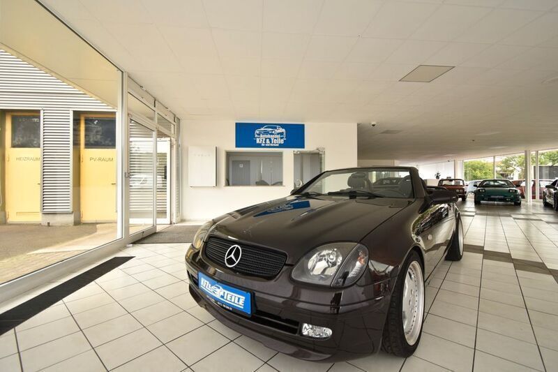 Schwarz Gebraucht 1999 Mercedes SLK230 Cabrio | 5.980 € (Fairer Preis) - Bild 1/4