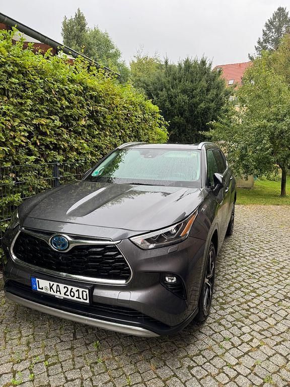 Grau Gebraucht 2021 Toyota Highlander Luxury SUV | 46.000 € (Guter Preis) - Bild 1/1