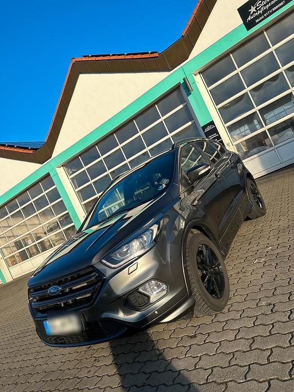 Grau Gebraucht 2017 Ford Kuga ST-Line SUV | 14.990 € (Teuer) - Bild 1/4