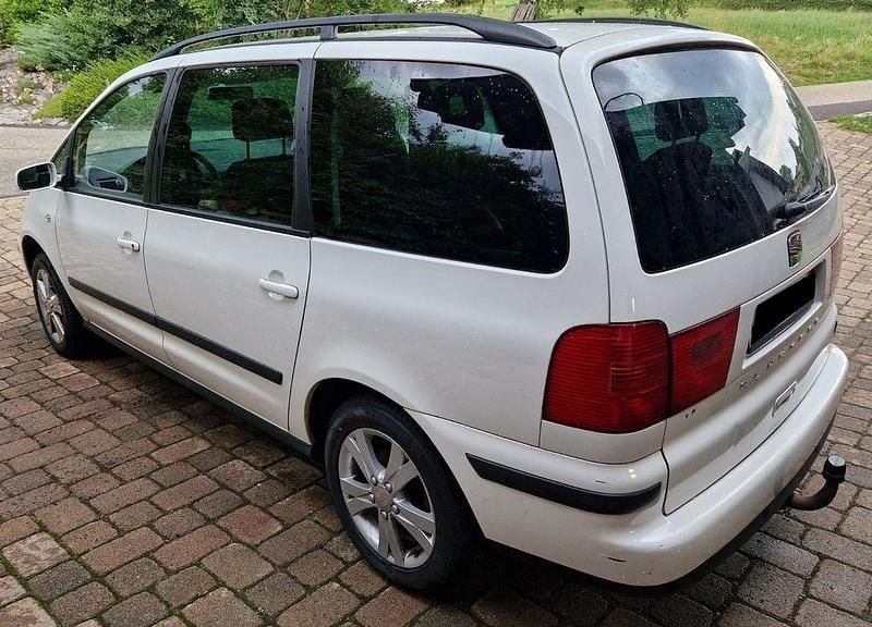 Weiß Gebraucht 2008 Seat Alhambra Reference Van / Kleinbus | 5.700 € (Teuer) - Bild 1/4