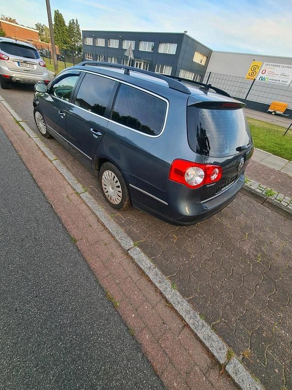 Gebraucht VW Passat 122 PS (89 kW) 2009 Blau Kombi