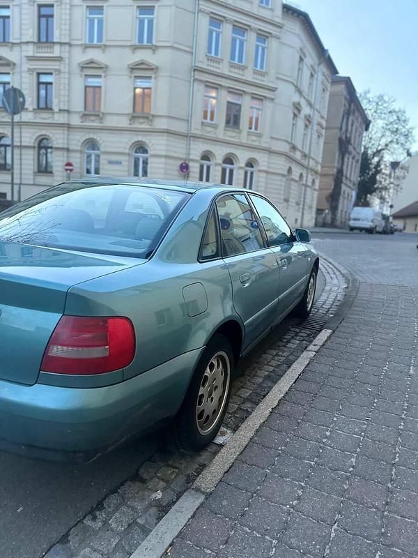 Second-hand Audi A4 150 CP (110 kW) 2000 Verde Berlinǎ