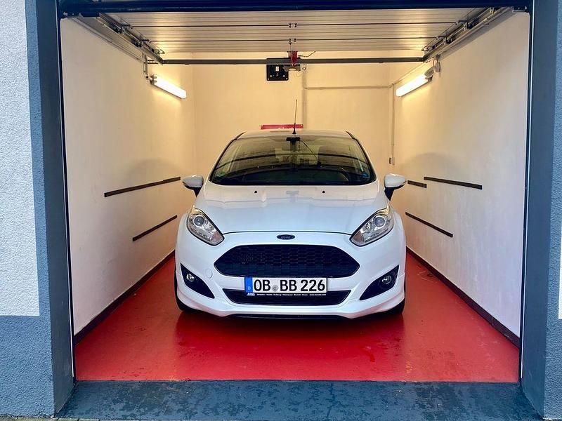 Gebraucht Ford Fiesta 125 PS (91 kW) 2013 Weiß Kleinwagen