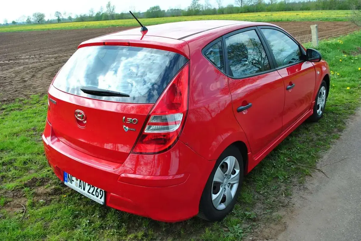Gebraucht Hyundai i30 Edition 109 PS (80 kW) 2010 Rot Kleinwagen