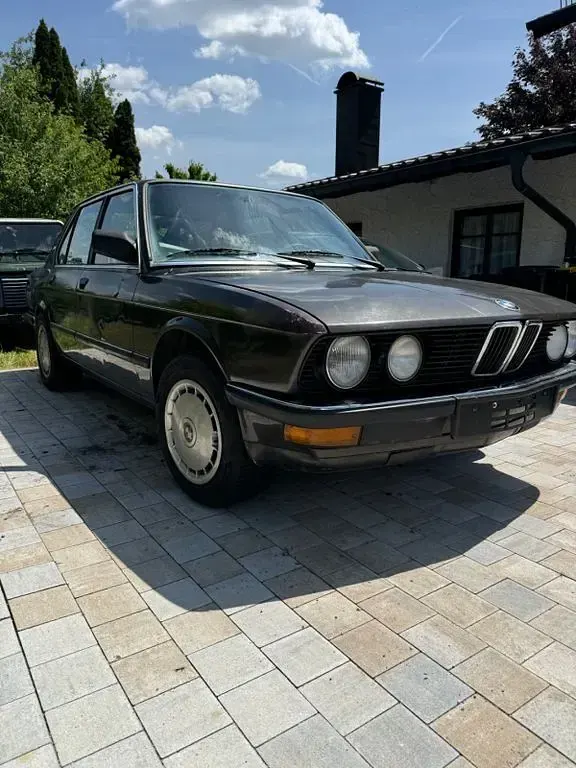 Gebraucht BMW 525 122 PS (89 kW) 1985 Grau Limousine