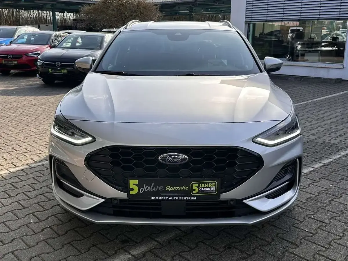 Gebraucht Ford Focus ST-Line X 125 PS (91 kW) 2023 Polarsilber metallic Kombi