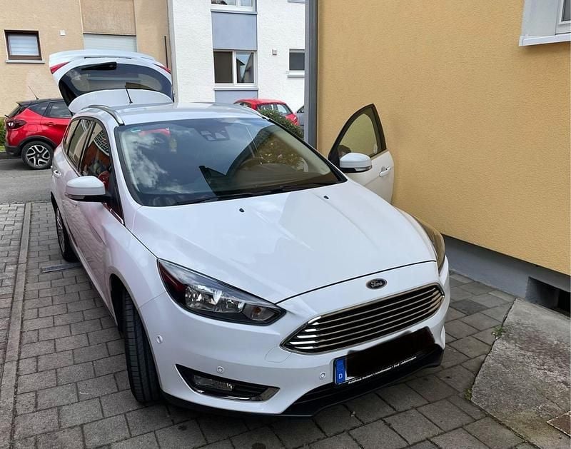 Weiß Gebraucht 2018 Ford Focus Titanium Kombi | 10.200 € (Guter Preis) - Bild 1/4