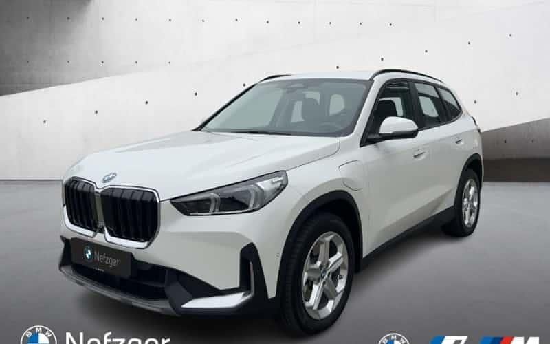 Weiss Gebraucht 2024 BMW X1 Performance SUV | 45.500 € (Fairer Preis) - Bild 1/4
