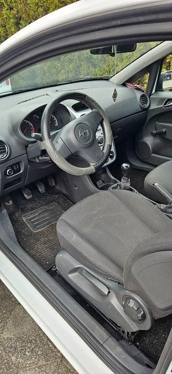 Gebraucht Opel Corsa 69 PS (50 kW) 2013 Weiß Kleinwagen