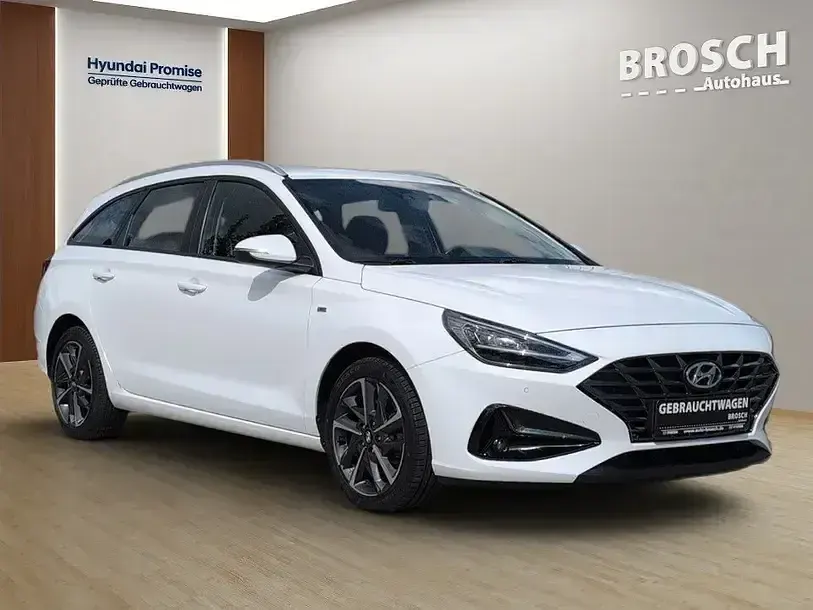 Gebraucht Hyundai i30 Trend 160 PS (117 kW) 2023 Atlas white Kombi