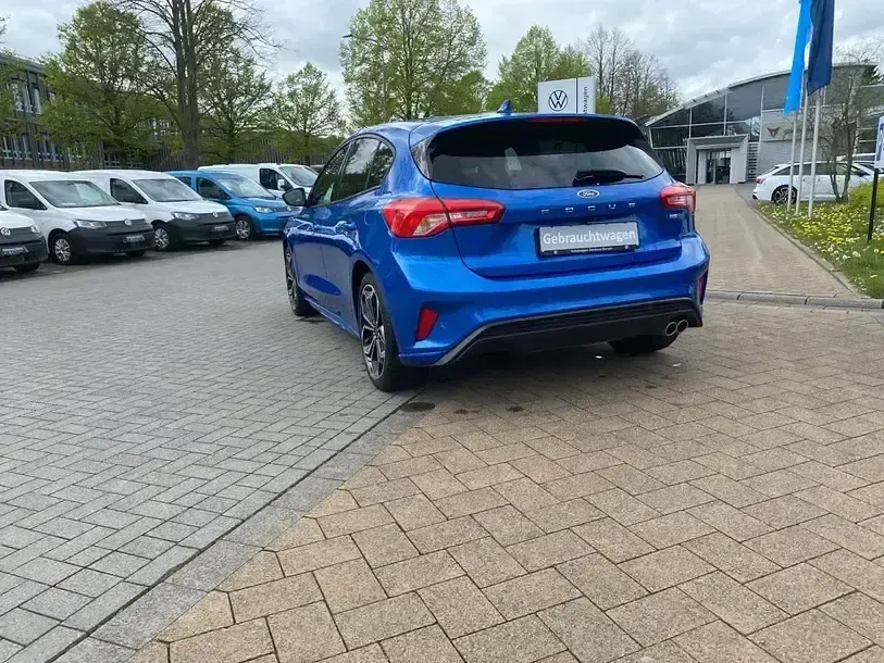 Używany Ford Focus ST-Line 125 KM (91 kW) 2021 Niebieski Sedan/Limuzyna