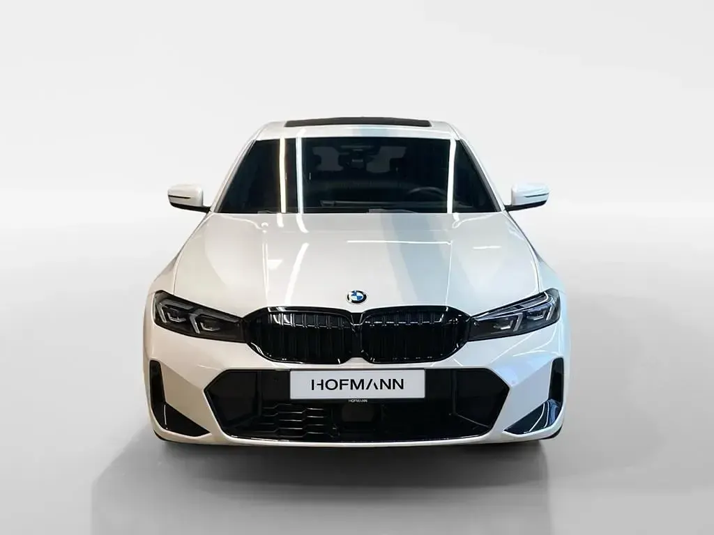 Gebraucht BMW 330 M Sport 286 PS (210 kW) 2025 Mineralweiß metallic Limousine
