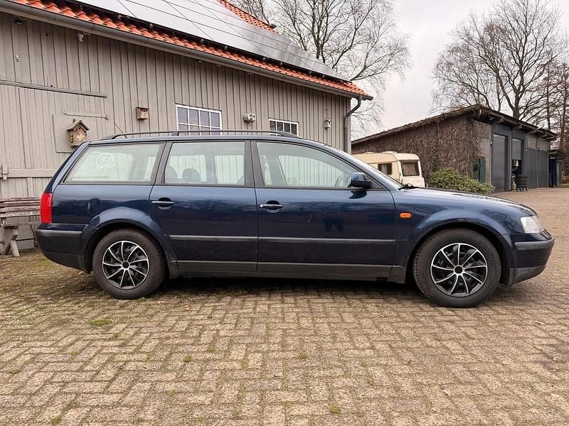 Gebraucht VW Passat 125 PS (91 kW) 1998 Blau Kombi