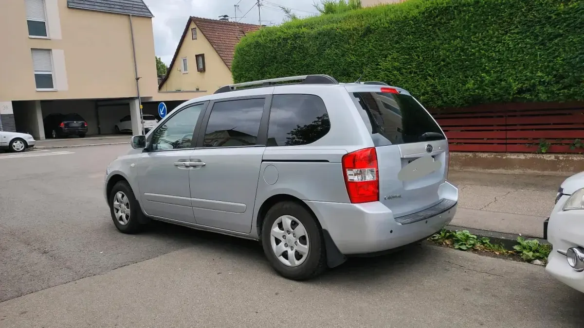 Gebraucht Kia Carnival 185 PS (136 kW) 2007 Silber Van / Kleinbus