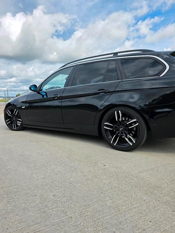 Schwarz Gebraucht 2008 BMW 325 Kombi | 6.400 € (Fairer Preis) - Bild 1/4