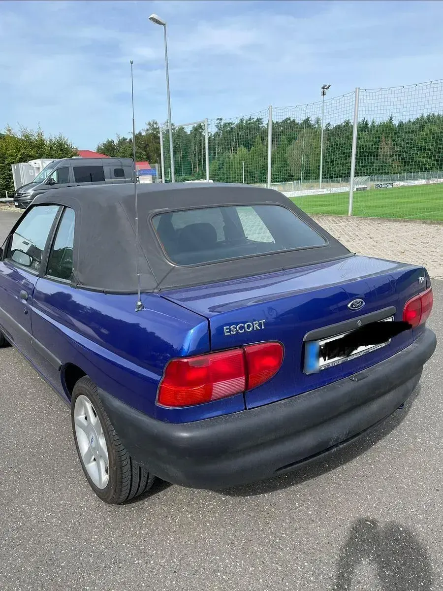 Gebraucht Ford Escort Cabriolet 88 PS (64 kW) 1996 Blau Cabrio