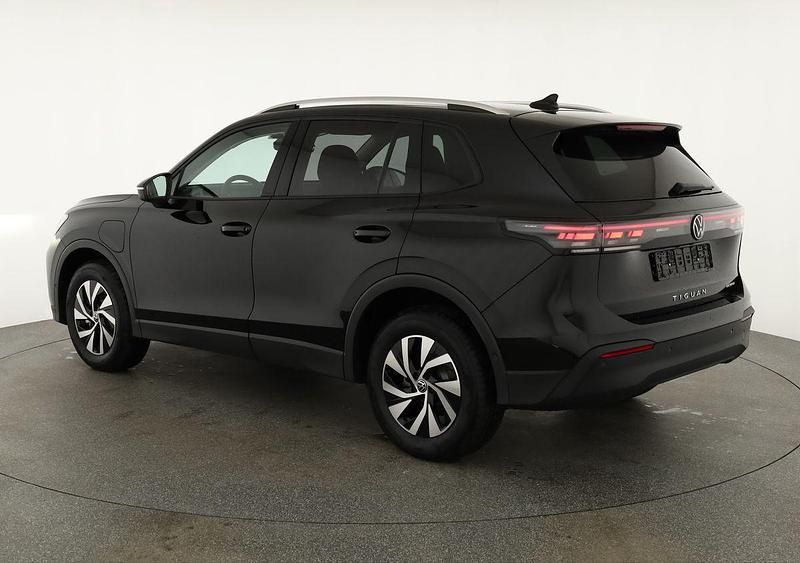 Gebraucht VW Tiguan Life 2026 Grenadill schwarz metallic SUV