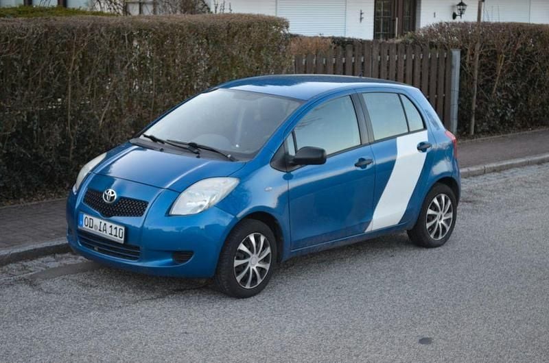 Gebraucht Toyota Yaris 69 PS (50 kW) 2007 Blau Kleinwagen