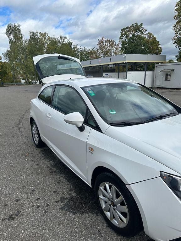 Weiß Gebraucht 2013 Seat Ibiza SC Reference Kleinwagen | 2.300 € (Guter Preis) - Bild 1/4