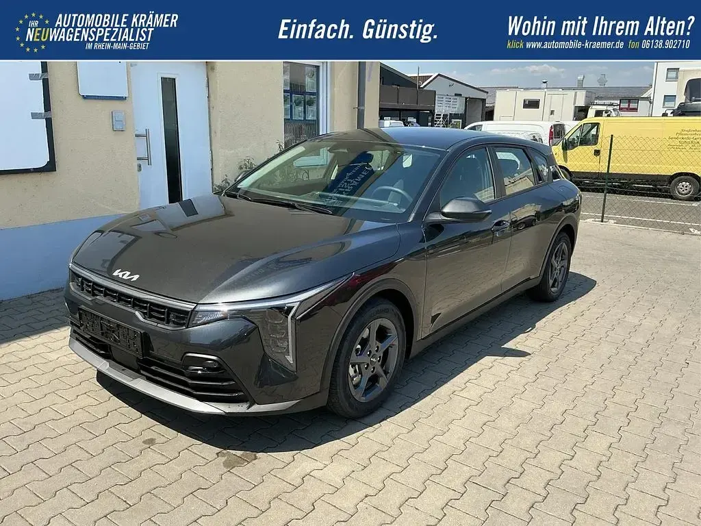 Neu Kia K4 150 PS (110 kW) 2026 Interstellar grau metallic Limousine