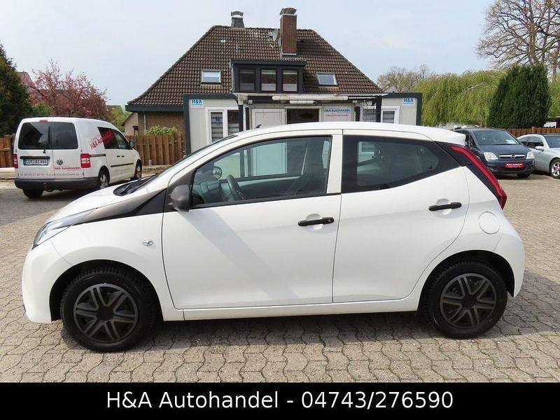 Gebraucht Toyota Aygo 72 PS (52 kW) 2018 Weiß Kleinwagen