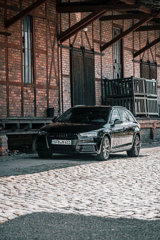 Schwarz Gebraucht 2018 Audi A4 Ambiente Kombi | 20.500 € (Fairer Preis) - Bild 1/4
