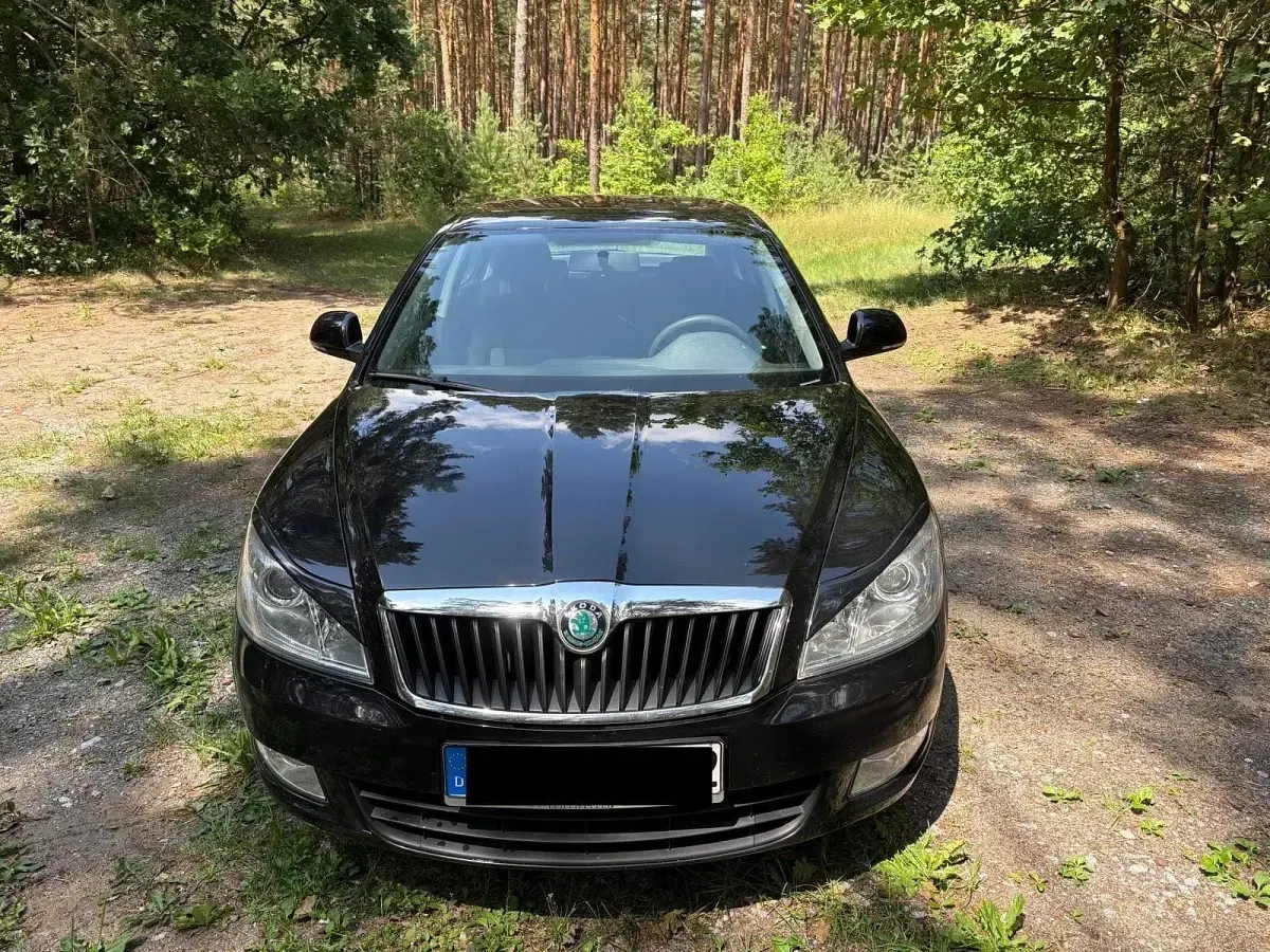 Gebraucht Skoda Octavia Ambiente 122 PS (89 kW) 2011 Schwarz Limousine