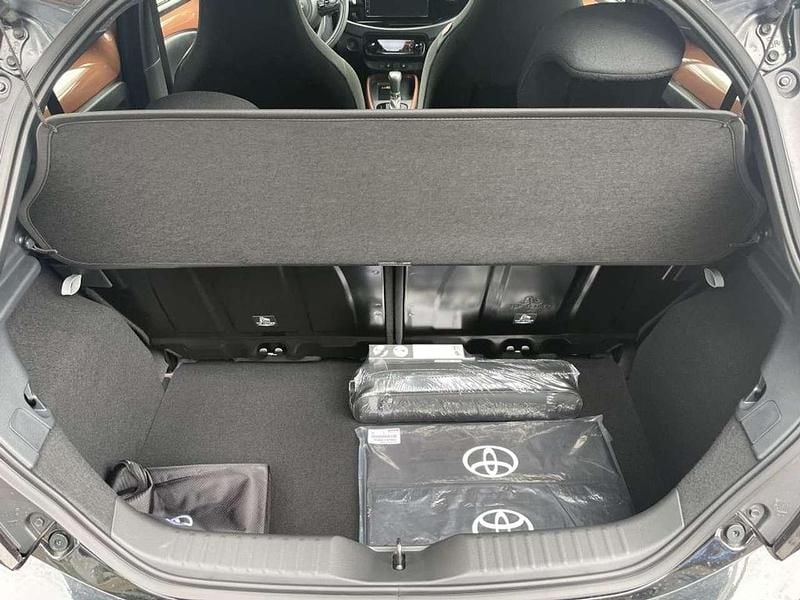 Gebraucht Toyota Aygo X 116 PS (85 kW) 2026 Cinnamon bronze metallic / bla SUV