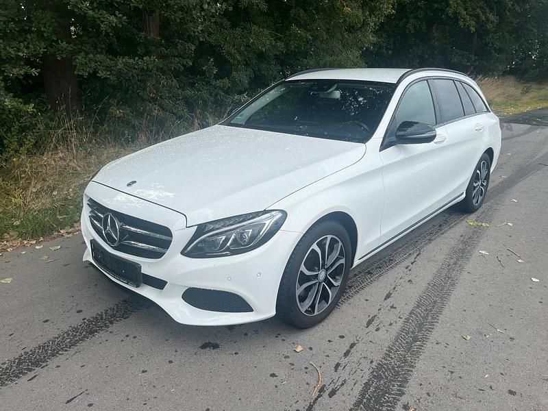 Weiß Gebraucht 2016 Mercedes C200 Avantgarde Kombi | 13.999 € - Bild 1/4