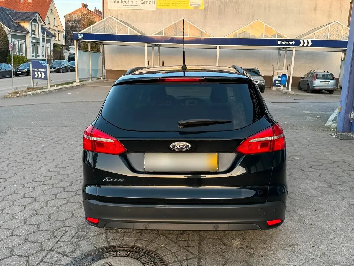 Gebraucht Ford Focus 120 PS (88 kW) 2016 Schwarz Kombi