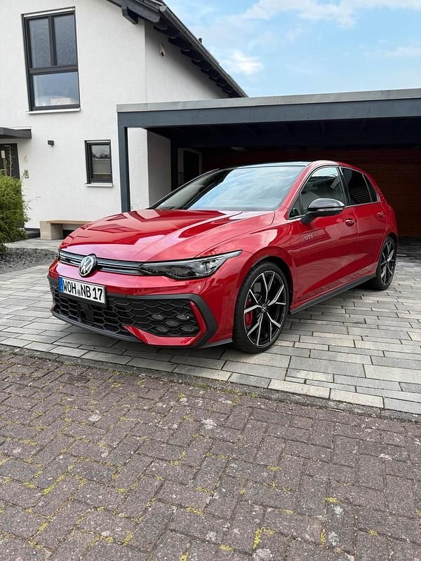 Rot Gebraucht 2024 VW Golf VIII GTI Limousine | 39.000 € (Fairer Preis) - Bild 1/4