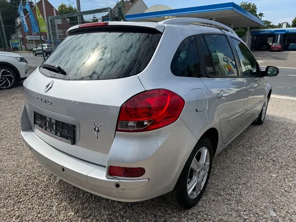 Gebraucht Renault Clio Luxe 101 PS (74 kW) 2010 Silber Limousine