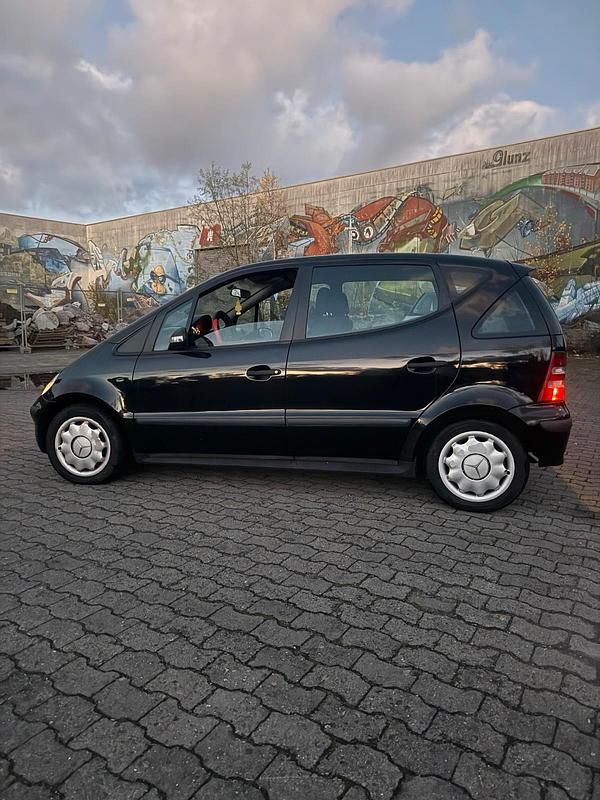 Schwarz Gebraucht 2004 Mercedes 170 Kombi | 2.400 € - Bild 1/4