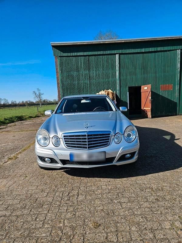 Second-hand Mercedes E200 184 CP (135 kW) 2007 Argintiu Berlinǎ