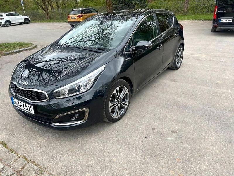 Schwarz Gebraucht 2015 Kia Ceed Platinum Edition Limousine | 8.200 € (Superpreis) - Bild 1/4