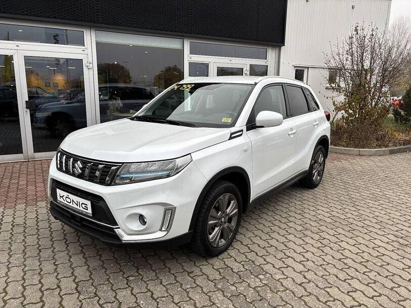 Weiß Gebraucht 2022 Suzuki Vitara Comfort SUV | 19.888 € (Guter Preis) - Bild 1/4