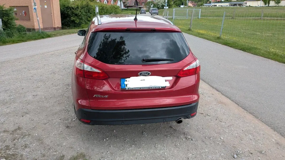 Gebraucht Ford Focus Titanium 163 PS (119 kW) 2014 Rot Kombi