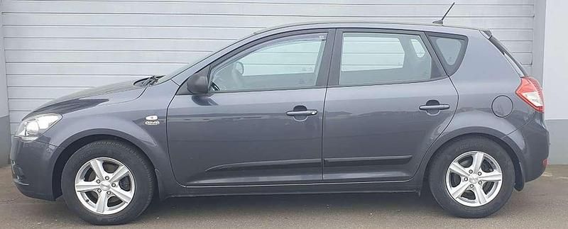 Gebraucht Kia Ceed GT Comfort 109 PS (80 kW) 2011 Gomeragrau met. Kleinwagen