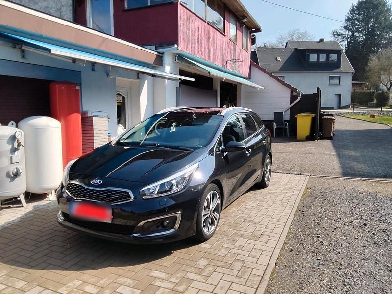 Gebraucht Kia Ceed Platinum 135 PS (99 kW) 2018 Schwarz Kleinwagen