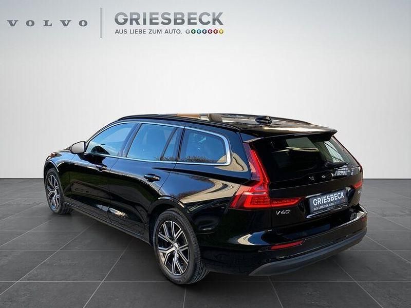 Gebraucht Volvo V60 Core 197 PS (144 kW) 2022 Black solid stone / solid Kombi