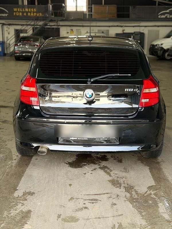 Gebraucht BMW 118 143 PS (105 kW) 2009 Schwarz Kleinwagen