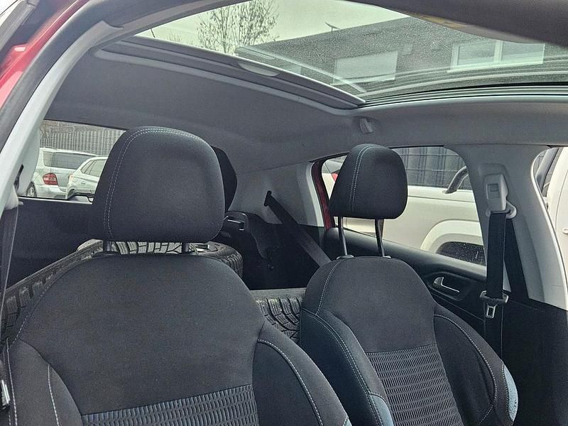 Gebraucht Peugeot 208 Allure 110 PS (80 kW) 2015 Rot Kleinwagen