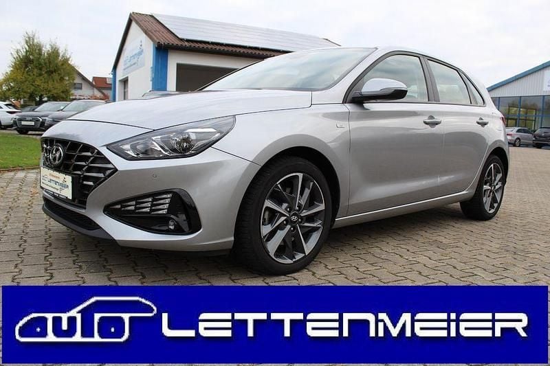 Grau Gebraucht 2023 Hyundai i30 Trend Limousine | 15.390 € (Guter Preis) - Bild 1/4