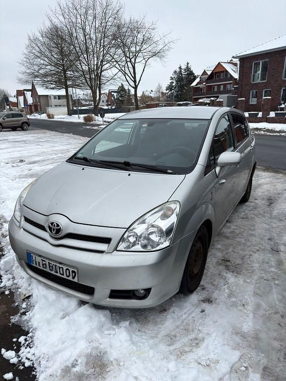 Silber Gebraucht 2007 Toyota Corolla Verso Executive Van / Kleinbus | 2.000 € (Guter Preis) - Bild 1/4