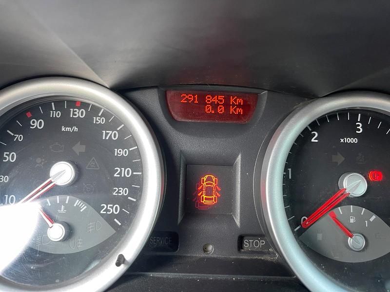 Grau Gebraucht 2005 Renault Mégane GrandTour Kombi | 600 € (Fairer Preis) - Bild 1/4