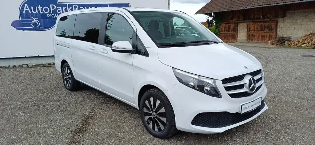 Gebraucht Mercedes V220 163 PS (119 kW) 2022 Weiß Van / Kleinbus