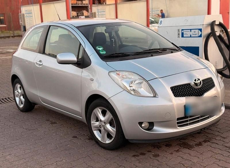 Grau Gebraucht 2006 Toyota Yaris Kleinwagen | 2.250 € (Fairer Preis) - Bild 1/4