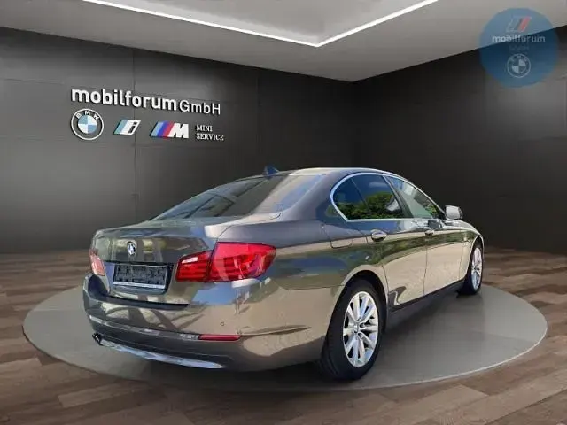Gebraucht BMW 530 258 PS (189 kW) 2012 Braun Limousine